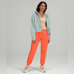 Lululemon Scuba Joggers in Orange Size 6